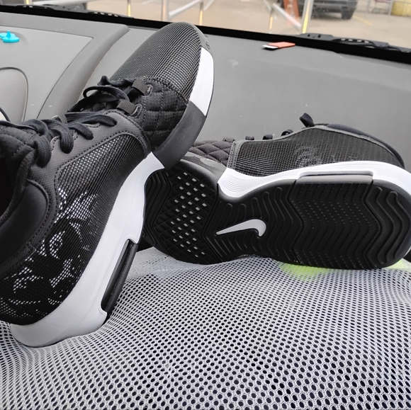 Men's Lebron's black 11.5 - Picture 1 of 9